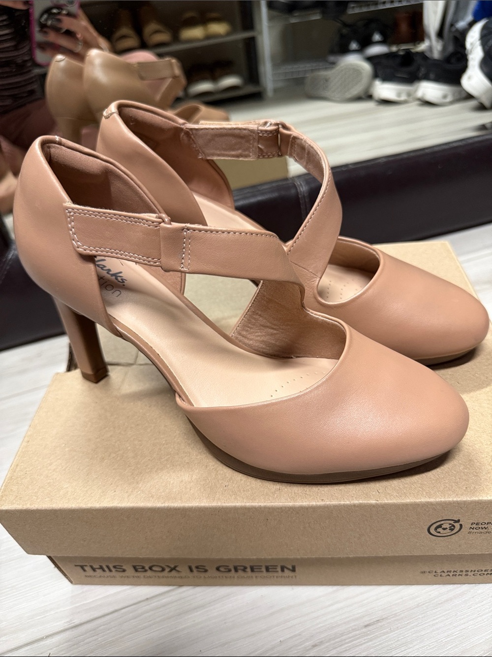 Clarks Ambry Glow Praline Tan Leather Pumps